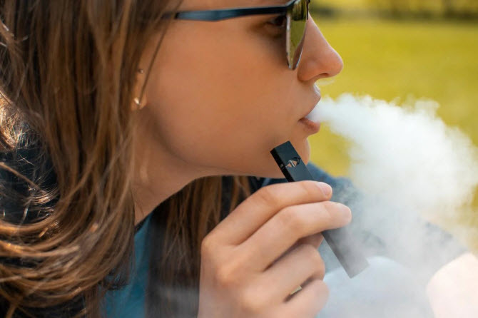 Researchers Warn Vaping is just as Harmful as Cigarettes